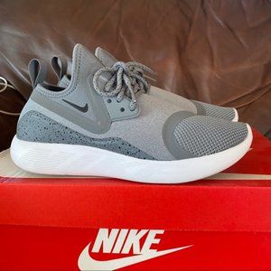 Nike Lunarcharge Essential shoes